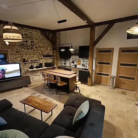 Lägenhet Grange Renovee Dans Cour Privee *